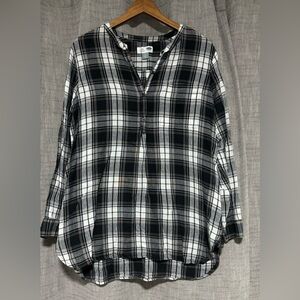 Old Navy Women’s, Size L tunic flannel, white and black plaid